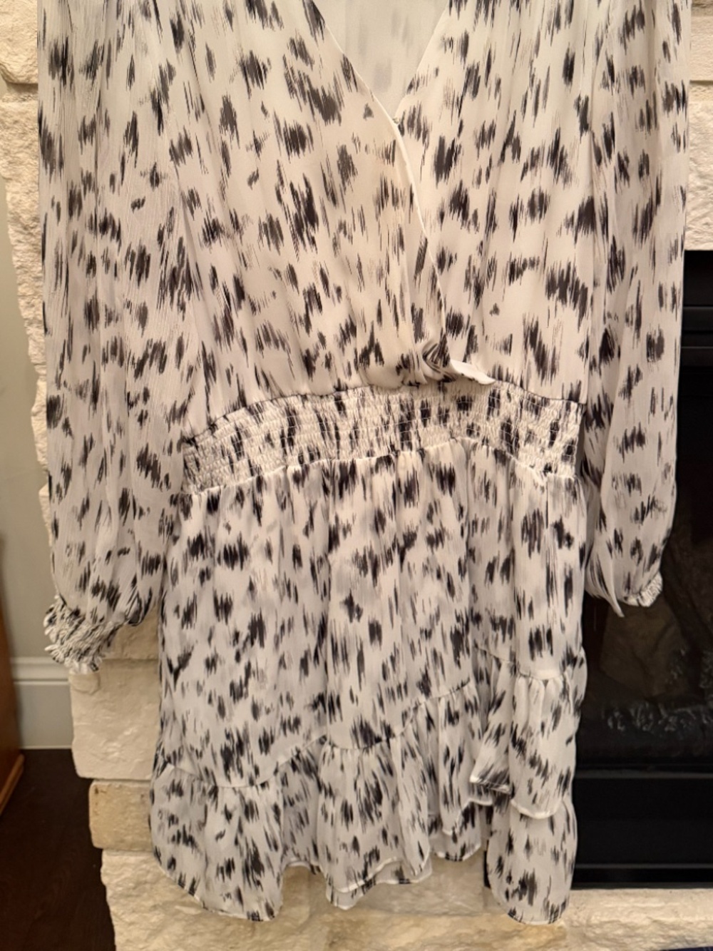 Vince Camuto long sleeve black/white dress